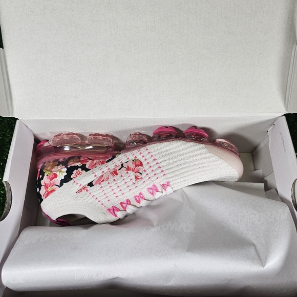 Nike Women’s Pink White 🩷 Floral air Max Vapormax Swoosh VaporMax Sneakers - Picture 6 of 10